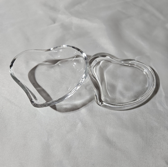 Tiffany & Company lead crystal 4 in. Heart shape trinket and jewelry box - Picture 4 of 4